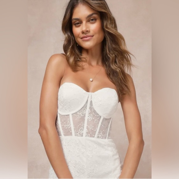 Ravishing Romance White Embroidered Feather Bustier Maxi Dress Size Medium NWT! - Picture 3 of 4